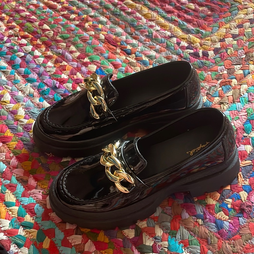 Shiny black chunky flats